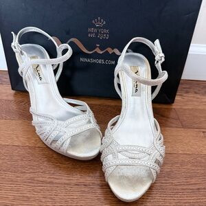 Nina Women's Flirty-Fly Silver Reflect Heels size 6